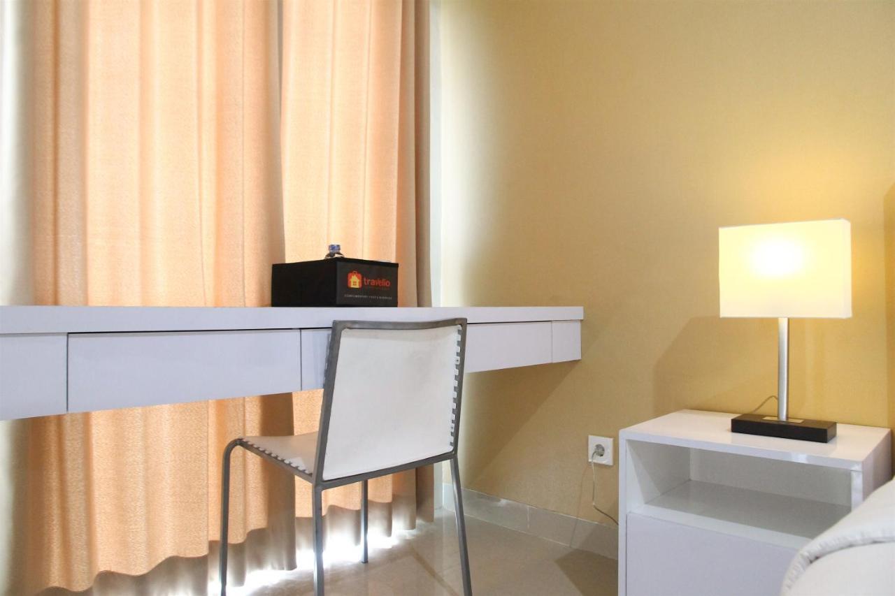 Comfortable Studio Apartment Grand Dhika City By Travelio Бекаси Экстерьер фото