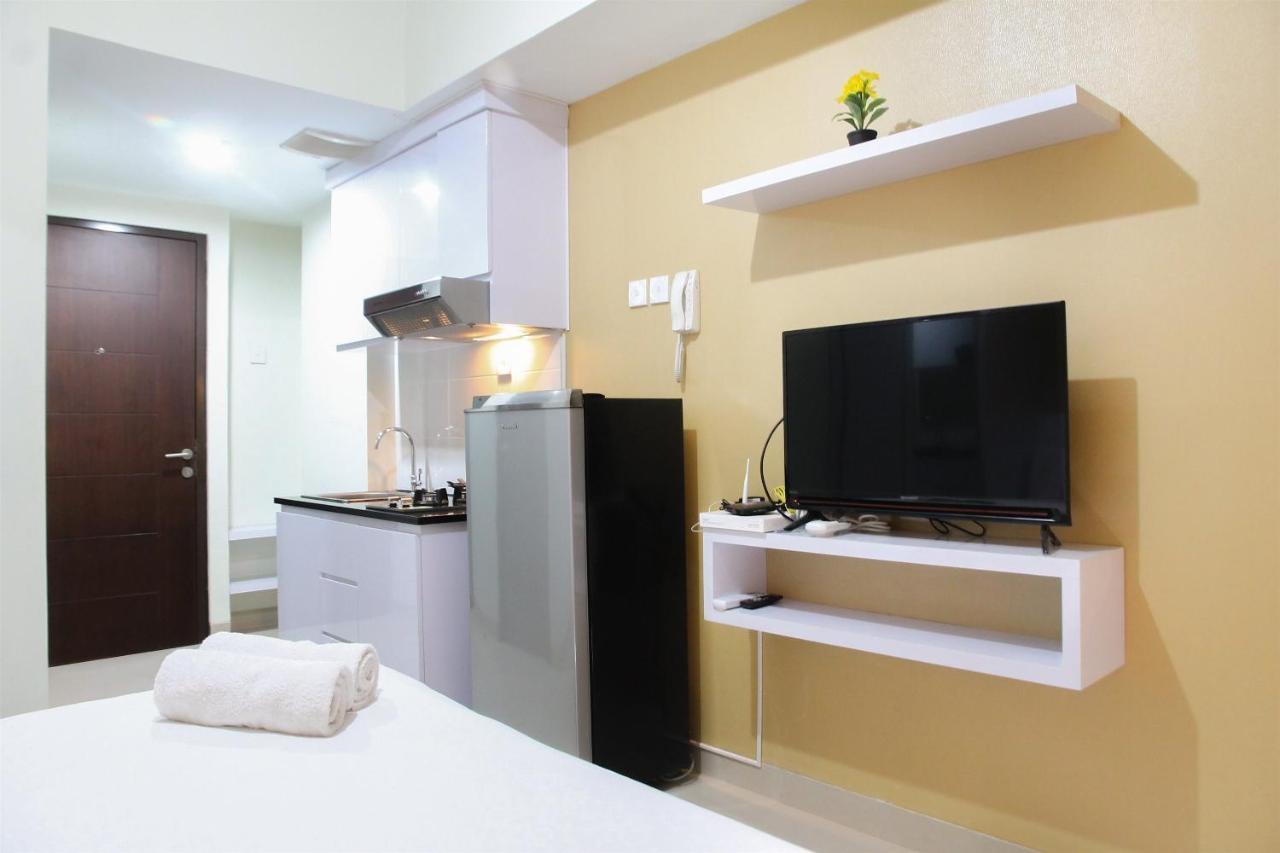 Comfortable Studio Apartment Grand Dhika City By Travelio Бекаси Экстерьер фото