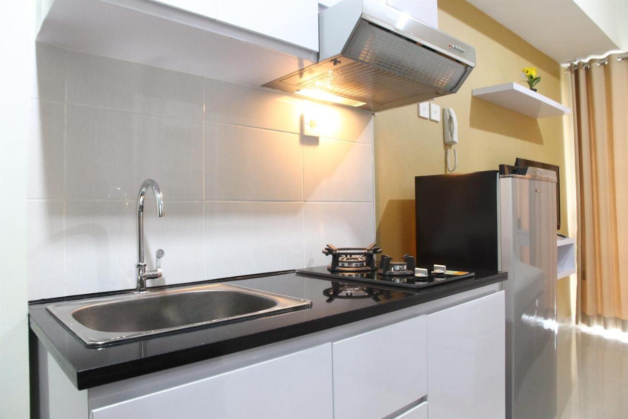 Comfortable Studio Apartment Grand Dhika City By Travelio Бекаси Экстерьер фото